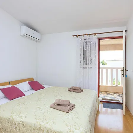 By The Sea - 24598 רוגוזניצה